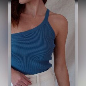 Luca asymmetrical top